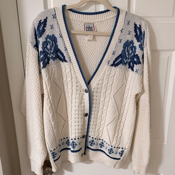 Cricket Lane Sweaters - Vintage Cricket Lane V-Neck Cable Floral Rose Cardigan Cream/Blue Size Medium